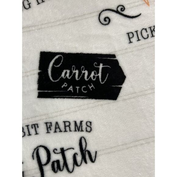 Peter Rabbit Farms Carrot Patch Super Soft Blanket - Picture 3 of 7